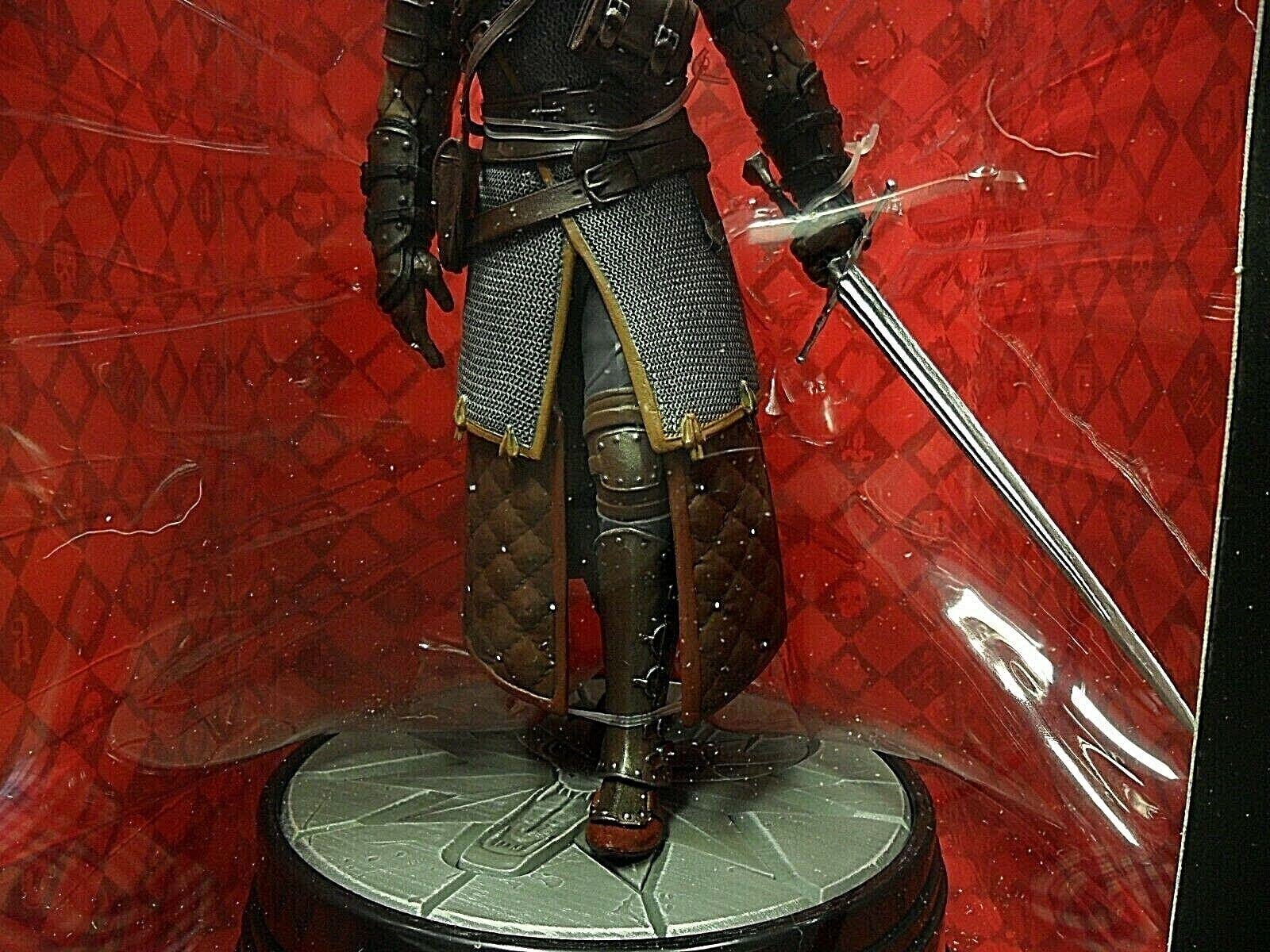 Dark Horse Deluxe Witcher Figure Geralt Grandmaster Figure